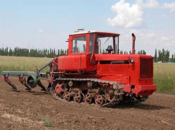 Гусеничный трактор Российского производства